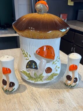Ceramic Mushroom Canister with Matching Salt & Pepper Shakers - Orange Brown